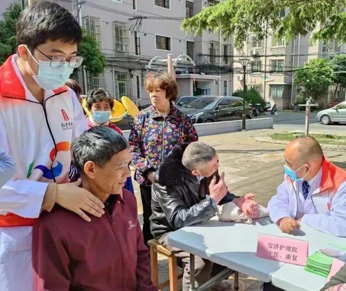 中醫(yī)問診 康復推拿 寶山這個街道持續(xù)開展健康咨詢志愿服務活動